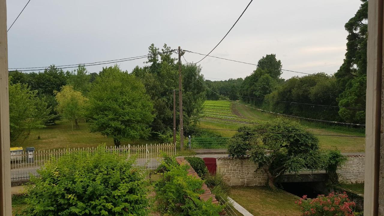 Bed and Breakfast Les Cygnes Noirs Aujac  Exterior foto