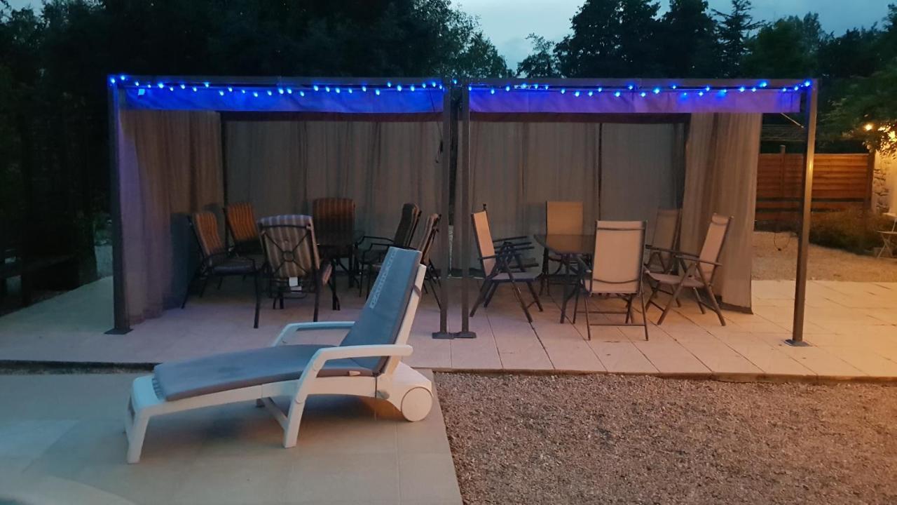 Bed and Breakfast Les Cygnes Noirs Aujac  Exterior foto